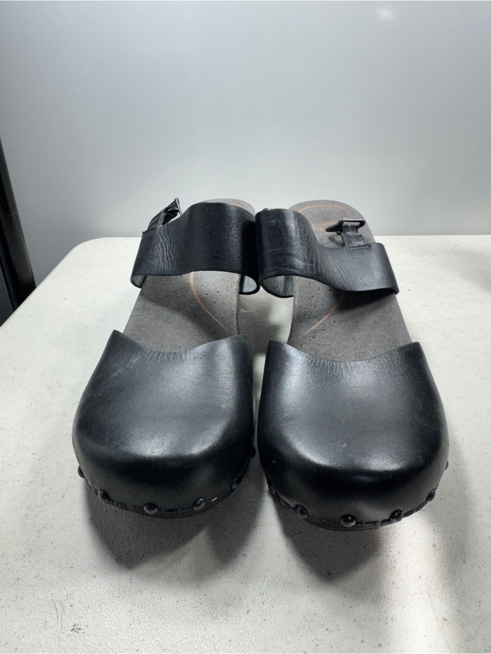 Sandales à talons en cuir noir Dansko Dotty 37 EUR/US 7, excellent état. (B0)